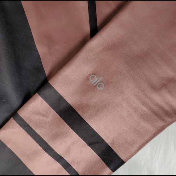 SOLD‼️‼️Alo | High Waist Airlift Airbrush Legging - Picture 4 of 7